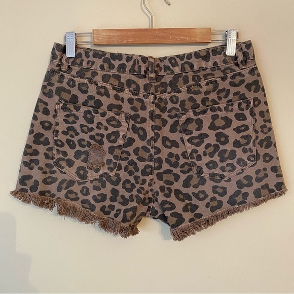 Blank Paige Leopard Distressed High Rise Denim Shorts - Large - Picture 3 of 14